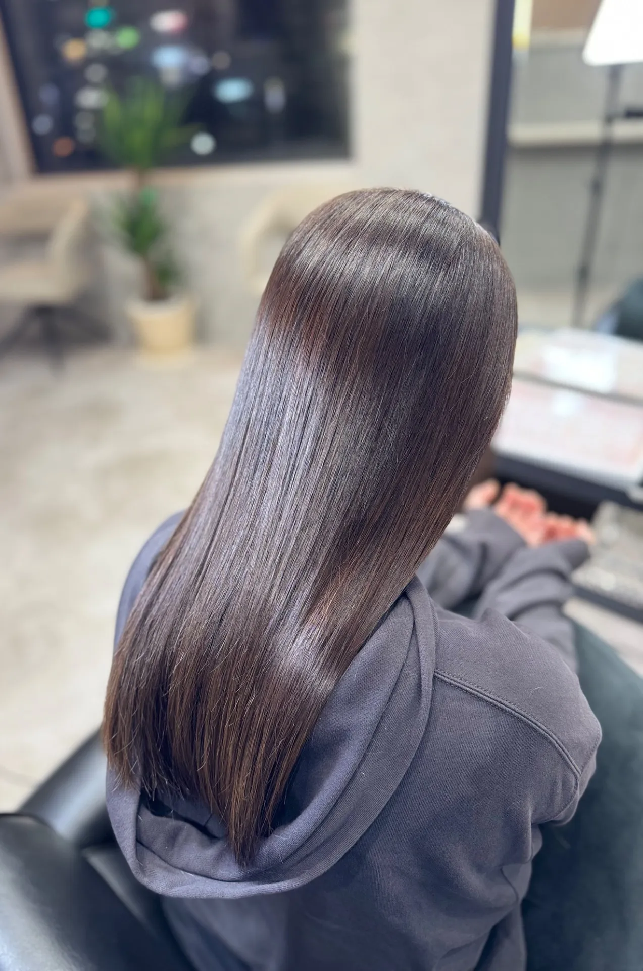 美容師が提案する神奈川県平塚市で大人女性の髪質改善を叶えるためのオーダーメイド施術ガイド