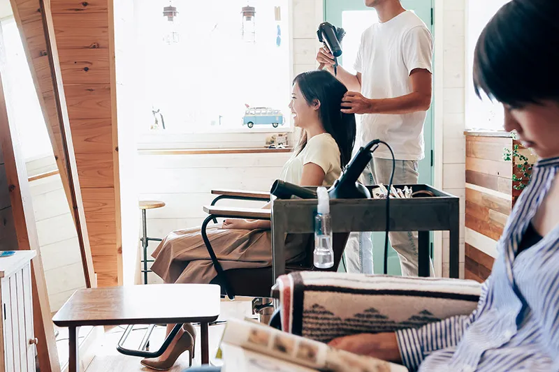 業務委託美容師とは？正社員との違い・メリットデメリットをわかりやすく解説